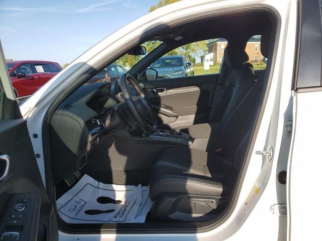 Photo of 2024 Platinum White Pearl Honda Civic