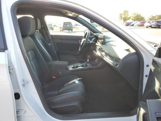 Photo of 2024 Platinum White Pearl Honda Civic