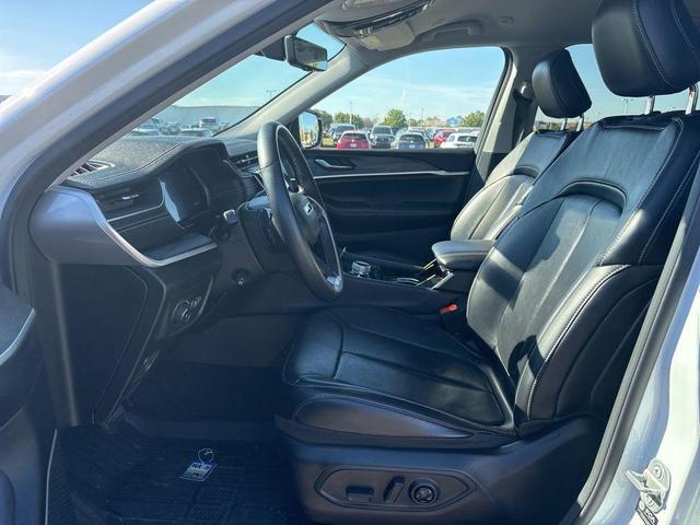 Photo of 2021 Bright White Clearcoat Jeep Grand Cherokee L