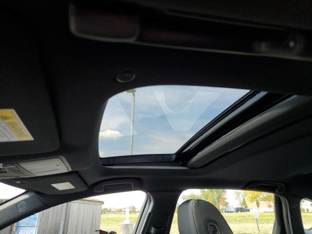 Photo of 2025 Platinum White Pearl Acura TLX
