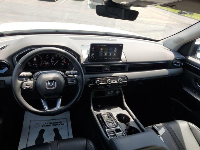Photo of 2025 Platinum White Pearl Honda Pilot