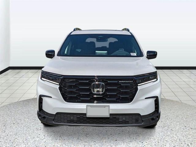 Photo of 2025 Platinum White Honda Pilot