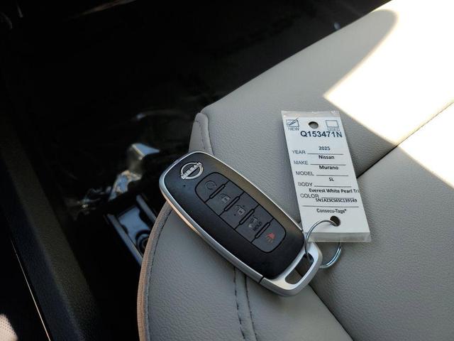 Photo of 2025 Everest White Pearl Tricoat Nissan Murano