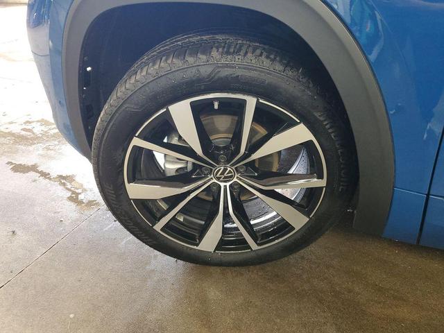 Photo of 2025 Blue Metallic Volkswagen Atlas Cross Sport