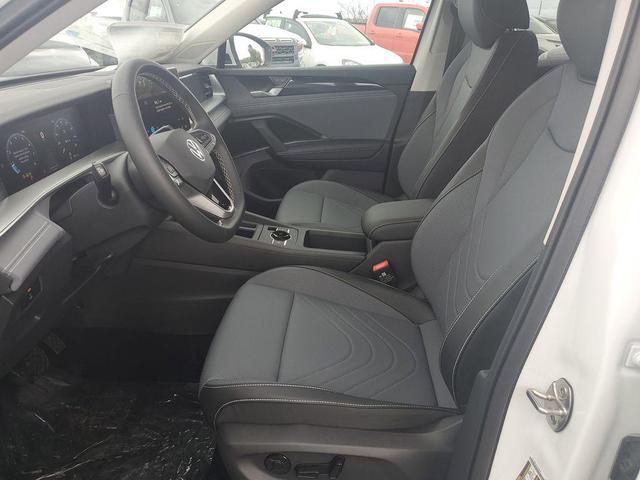 Photo of 2025 Pure White Volkswagen Tiguan