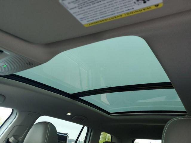 Photo of 2025 Opal White Pearl Volkswagen Atlas
