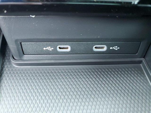 Photo of 2025 Opal White Pearl Volkswagen Atlas