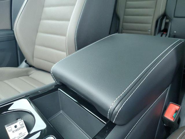 Photo of 2025 Opal White Pearl Volkswagen Atlas