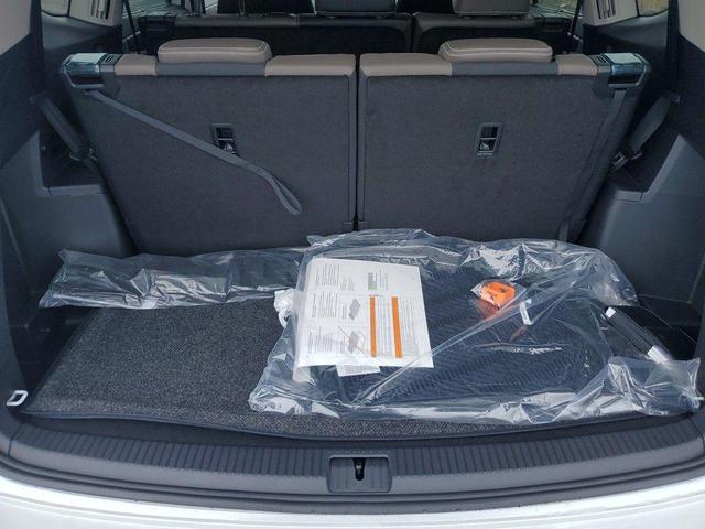 Photo of 2025 Opal White Pearl Volkswagen Atlas