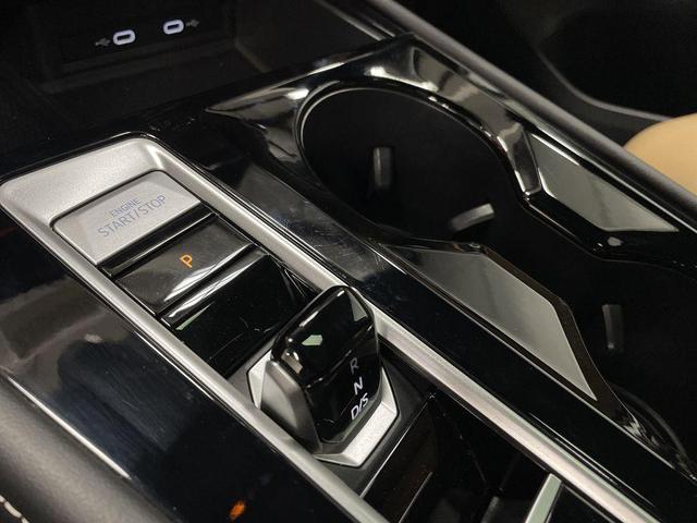 Photo of 2024 Silver Mist Metallic Volkswagen Atlas Cross Sport