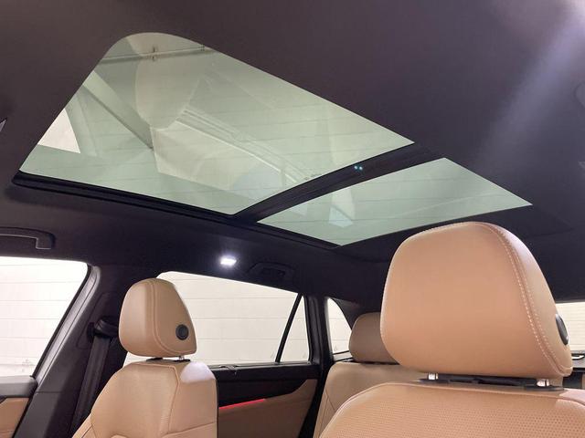 Photo of 2024 Silver Mist Metallic Volkswagen Atlas Cross Sport