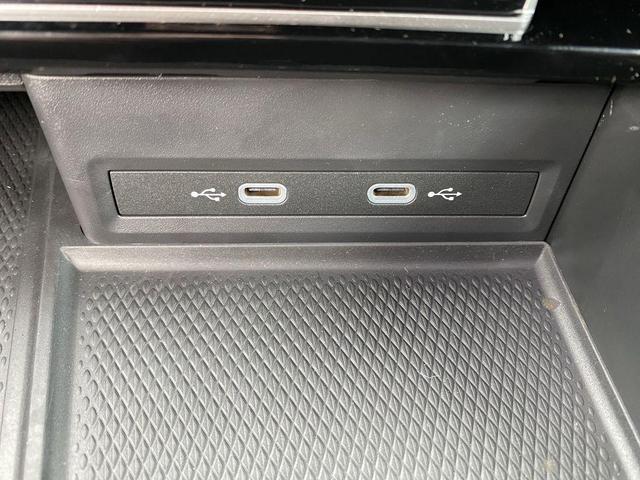Photo of 2023 Deep Black Pearl Volkswagen Atlas Cross Sport