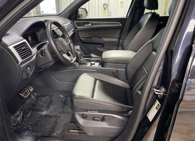 Photo of 2023 Deep Black Pearl Volkswagen Atlas Cross Sport