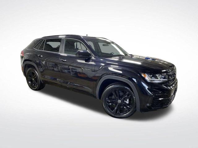 Photo of 2023 Deep Black Pearl Volkswagen Atlas Cross Sport