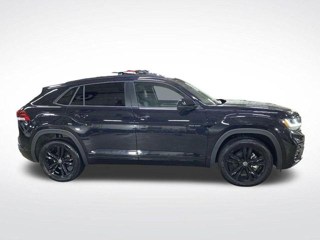 Photo of 2023 Deep Black Pearl Volkswagen Atlas Cross Sport
