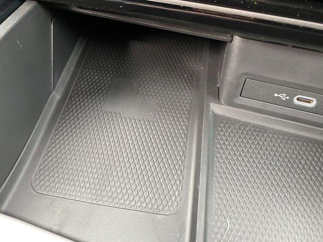 Photo of 2023 Deep Black Pearl Volkswagen Atlas Cross Sport