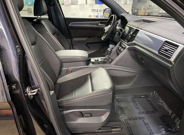 Photo of 2023 Deep Black Pearl Volkswagen Atlas Cross Sport