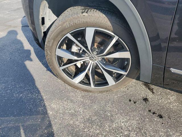 Photo of 2024 Deep Black Volkswagen Atlas