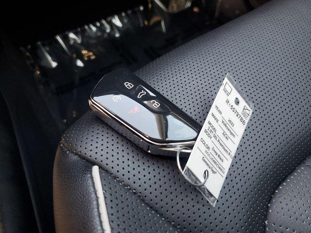 Photo of 2024 Deep Black Volkswagen Atlas
