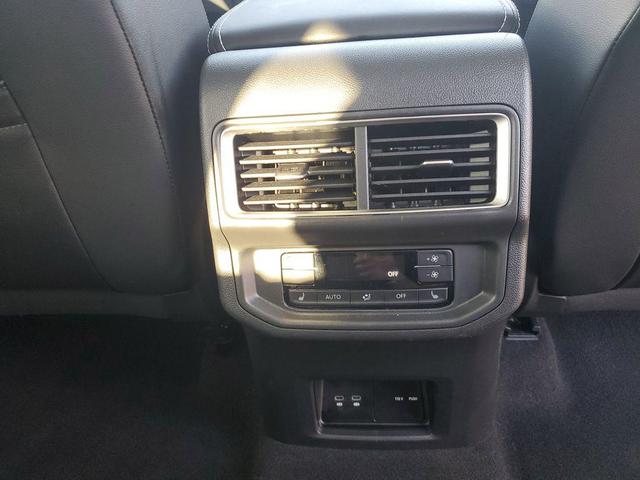 Photo of 2024 Deep Black Volkswagen Atlas