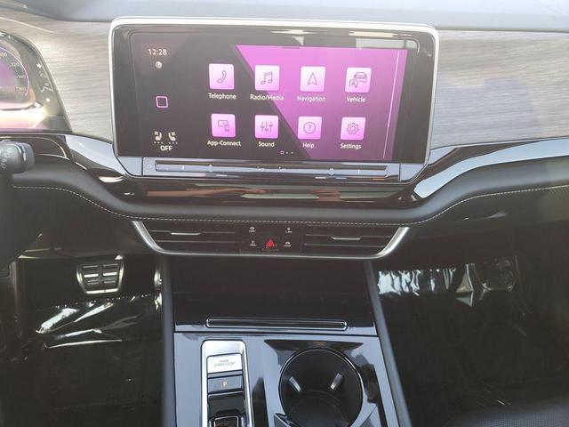 Photo of 2024 Deep Black Volkswagen Atlas