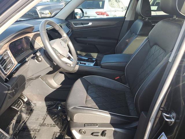 Photo of 2024 Deep Black Volkswagen Atlas
