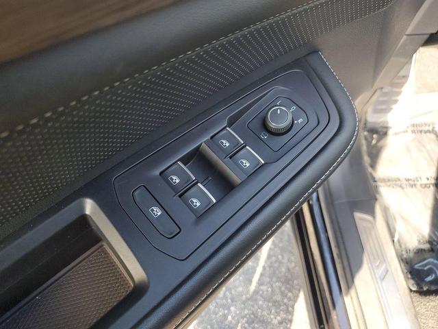 Photo of 2024 Deep Black Volkswagen Atlas