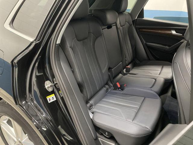 Photo of 2024 Mythos Black Metallic Audi Q5