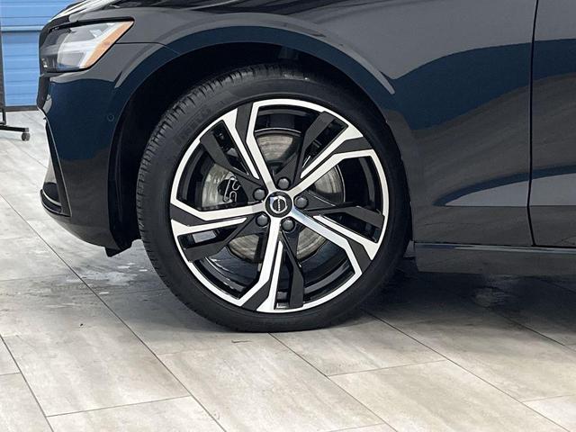 Photo of 2024 Gray Volvo S60