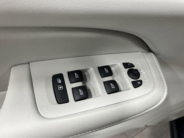 Photo of 2024 Gray Volvo S60