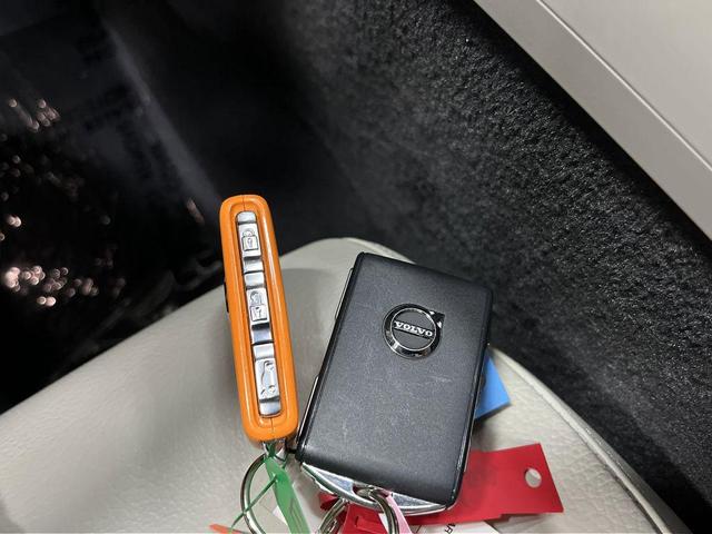 Photo of 2024 Gray Volvo S60