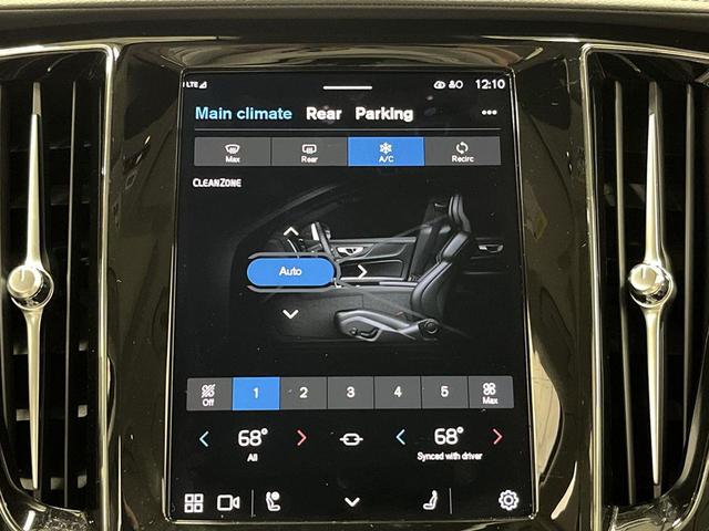 Photo of 2024 Gray Volvo S60