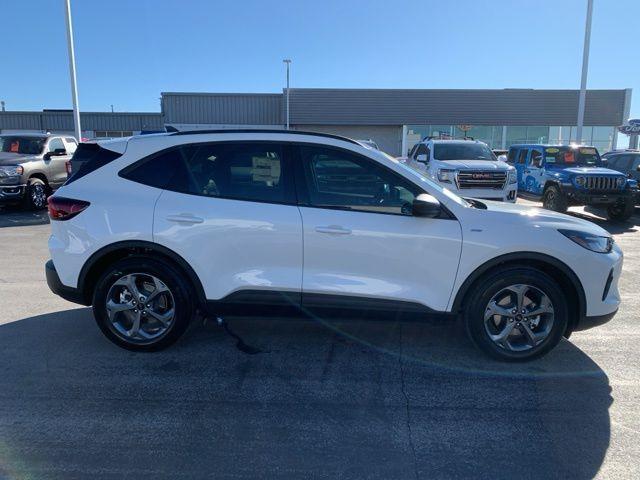 Photo of 2025 White Metallic Ford Escape