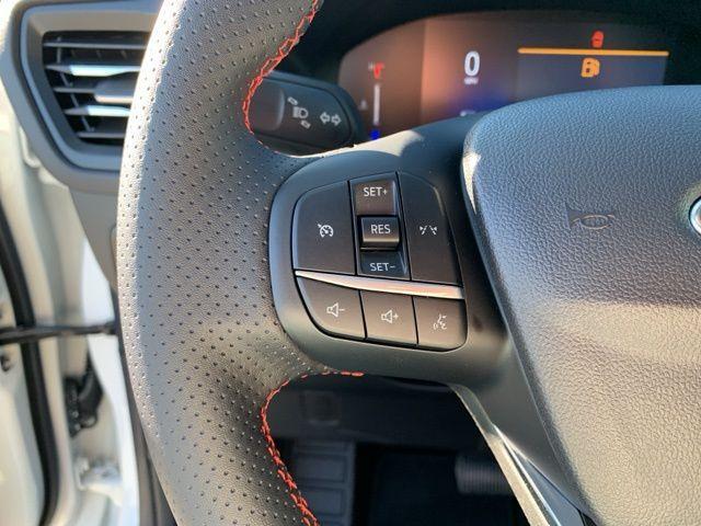 Photo of 2025 White Metallic Ford Escape