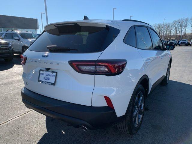 Photo of 2025 White Metallic Ford Escape
