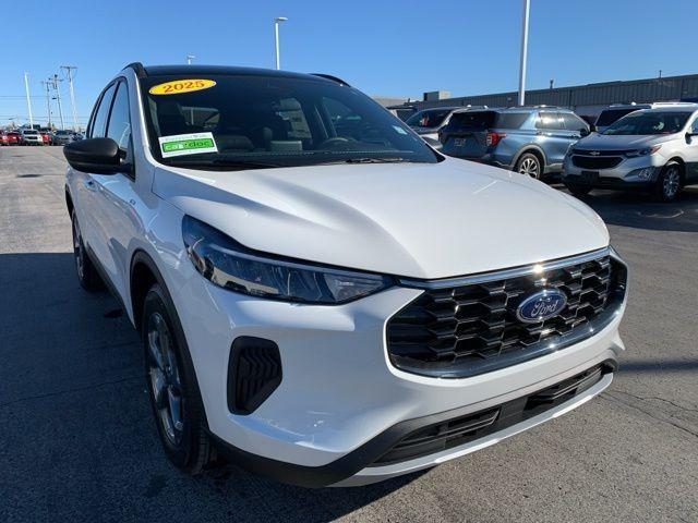 Photo of 2025 White Metallic Ford Escape