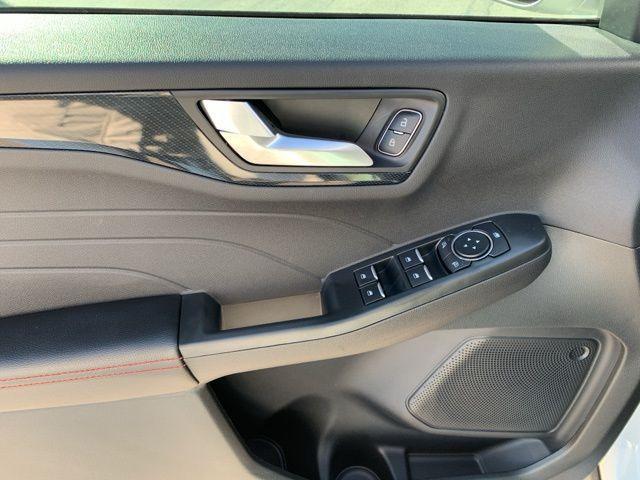 Photo of 2025 White Metallic Ford Escape