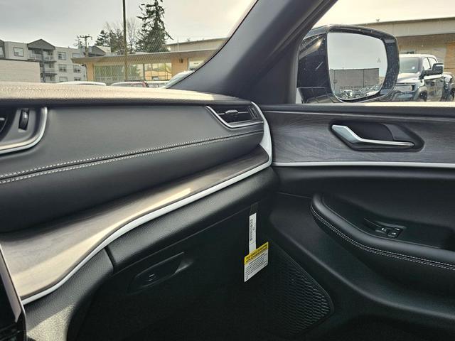 Photo of 2025  Jeep Grand Cherokee L