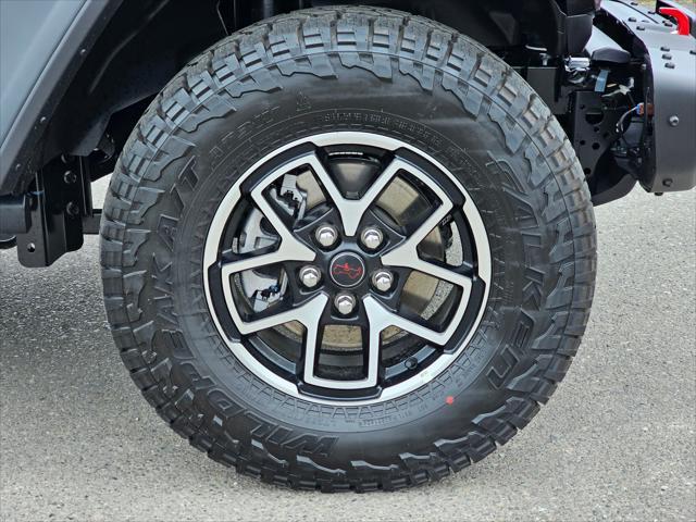 Photo of 2025 Granite Crystal Jeep Gladiator