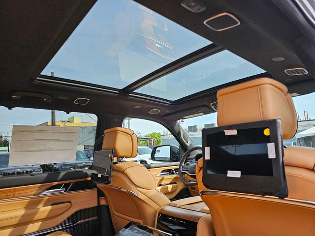 Photo of 2025  Jeep Grand Wagoneer L