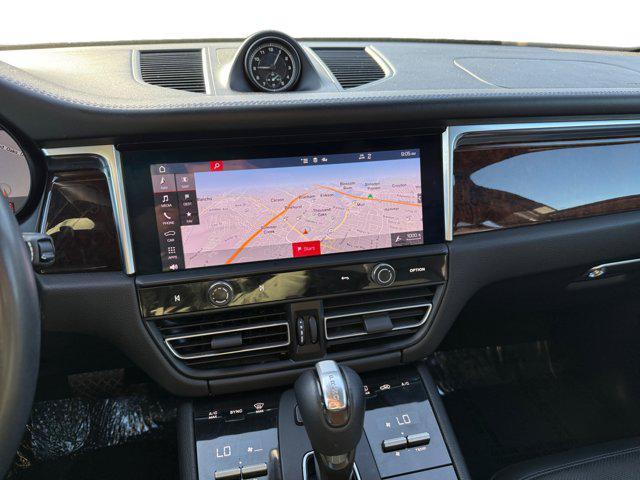 Photo of 2022 Blue Porsche Macan