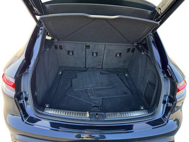 Photo of 2022 Blue Porsche Macan