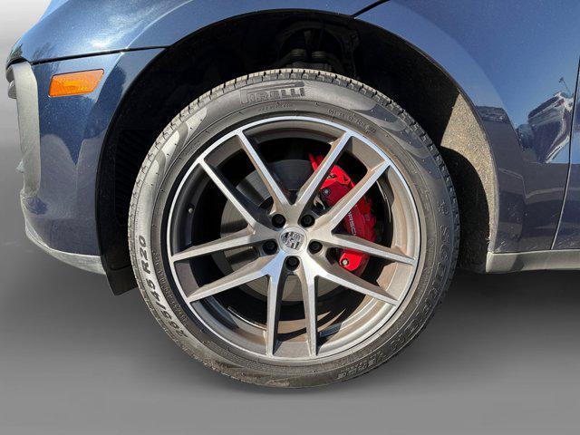Photo of 2022 Blue Porsche Macan