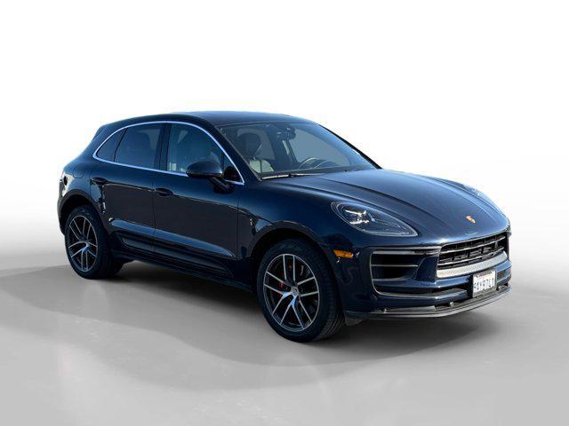 Photo of 2022 Blue Porsche Macan