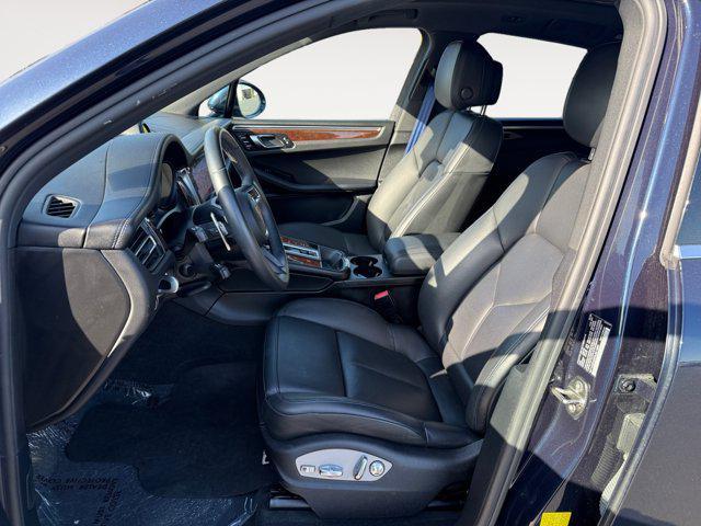 Photo of 2022 Blue Porsche Macan