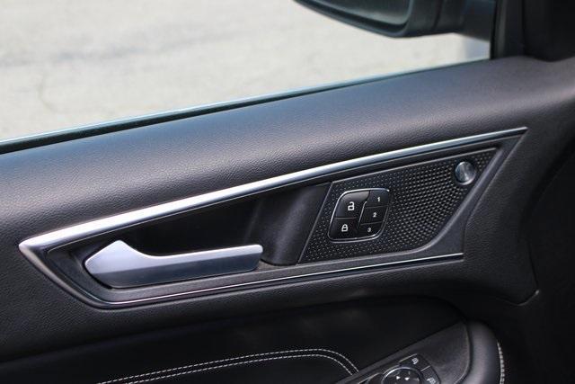 Photo of 2020 Atlas Blue Metallic Ford Edge