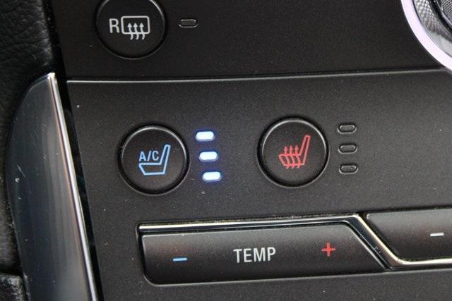 Photo of 2020 Atlas Blue Metallic Ford Edge