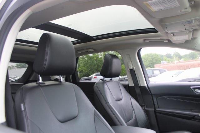 Photo of 2020 Atlas Blue Metallic Ford Edge