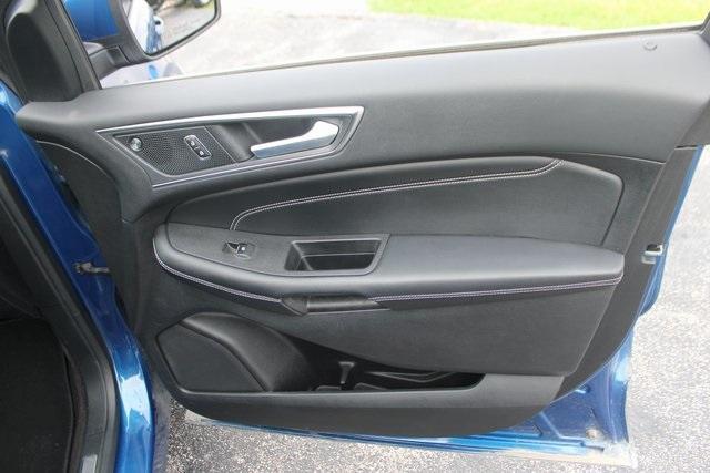 Photo of 2020 Atlas Blue Metallic Ford Edge