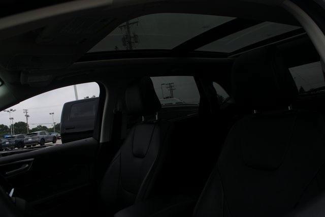 Photo of 2020 Atlas Blue Metallic Ford Edge